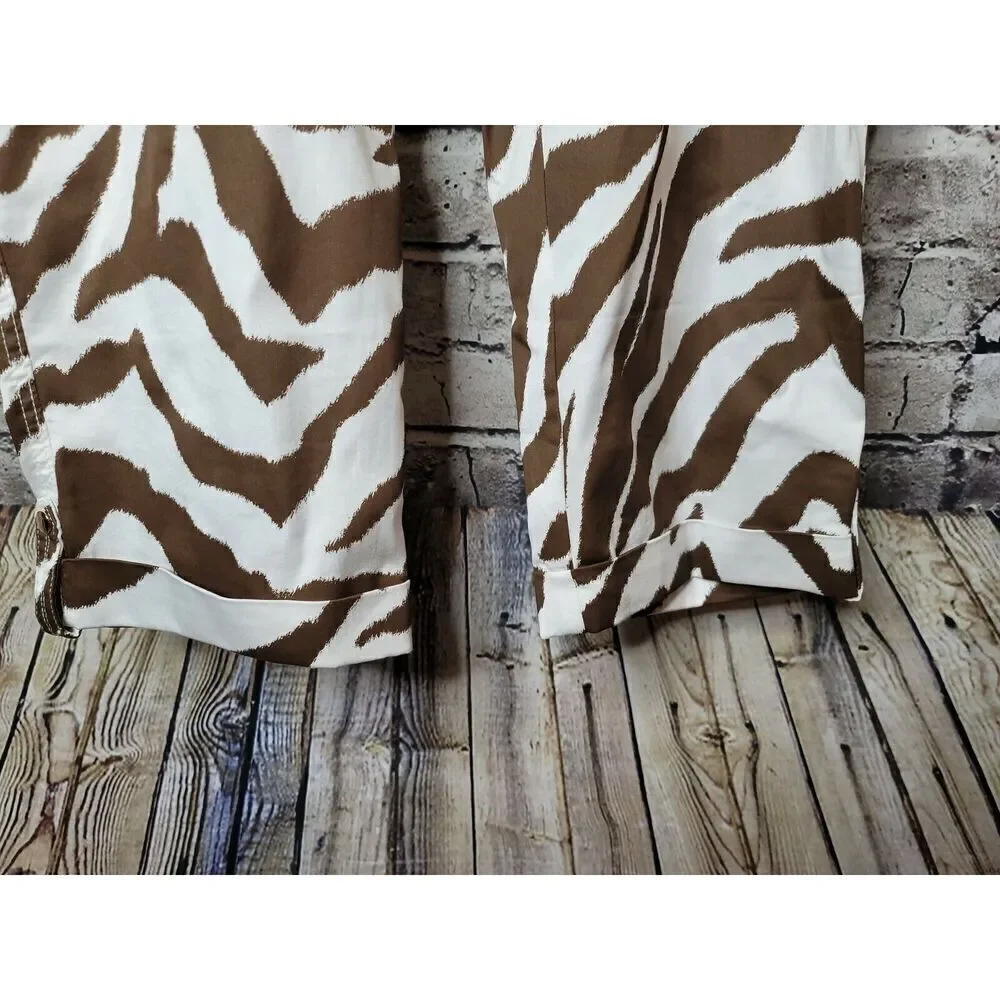 Chico's Size 3 Women's Brown White Animal Print Cargo Capris Pants Size XL t76